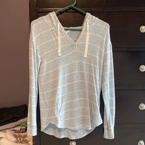 Long sleeve light weight sweater/sweatshirt with hood